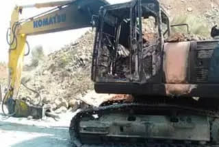 Criminals set fire to poclain machine after beating laborers in Lohardaga