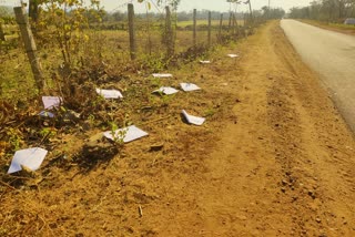 naxalites threw leaflets in bhopalpatnam