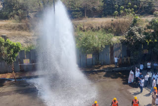 ठाण्यात पाण्याची पाईपलाईन फुटली, लाखो लिटर पाणी गेले वाया