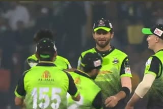 Pakistan Pacer Haris Rauf Slaps Teammate On Field During PSL Match  Haris Rauf  pakistan super league  പാകിസ്ഥാന്‍ സൂപ്പര്‍ ലീഗ്  ഹാരിസ് റൗഫ്  കമ്രാൻ ഗുലാം  Kamran Ghulam