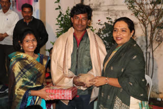 Yashomati Thakur Gifted Camera