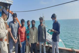 Checking in Fishing Boats : માછીમારીની બોટોમાં પોરબંદર પોલીસ દ્વારા ચેકીંગની કાર્યવાહી