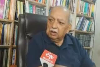 Noted Urdu poet Munawwar Rana slams Owaisi