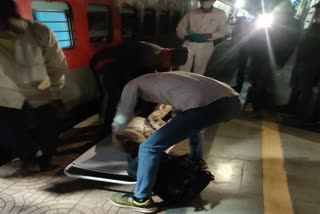 youth died in moving train in betul