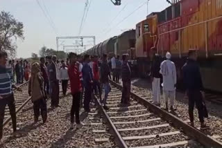 People Protest on railway track in Faridabad