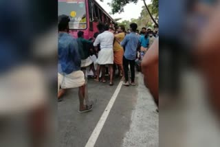 Private buses strike at kottayam  Private bus  ഡ്രൈവര്‍ക്ക് വിദ്യാർഥികളുടെ മര്‍ദനം  സ്വകാര്യ ബസ് പണിമുടക്ക്