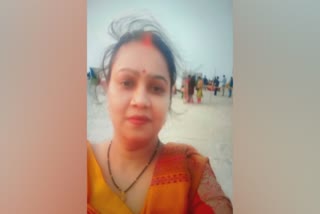 minor daughter killed mother with frying pan  daughter killed mother in noida  14 years old daughter hit mother with frying pan  അമ്മയെ മകള്‍ അടിച്ചുകൊന്നു  നോയിഡ കൊലപാതകം  ഫ്രൈയിങ് പാന്‍ കൊണ്ട് തലക്കടിച്ചു കൊന്നു