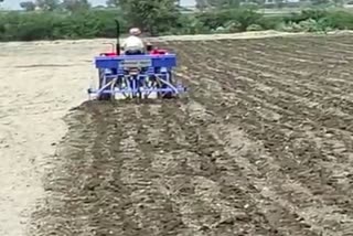 Hundreds of farmers struggling to get  crop insurance