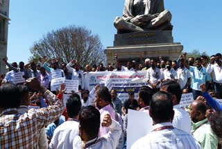 ವಿವಿಧ ಬೇಡಿಕೆ ಈಡೇರಿಕೆಗೆ ಆಗ್ರಹಿಸಿ ಸಚಿವಾಲಯದ ನೌಕರರ ಸಂಘದದಿಂದ ಪ್ರತಿಭಟನೆ!