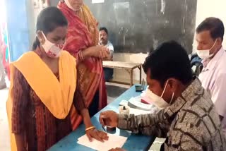 5th Phase Voting: ଶାନ୍ତି ଶୃଙ୍ଖଳା ସହ ଭୋଟ ଦେଲେ ସୁନ୍ଦରଗଡ଼ବାସୀ