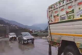 Jammu Srinagar National Highway Partially Restored: جموں ۔ سرینگر قومی شاہراہ جزوی ٹریفک کے لیے بحال