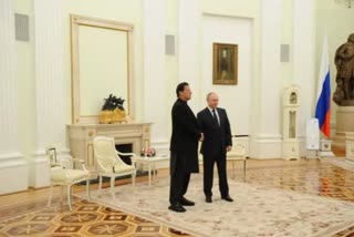 Pak PM Imran Khan Meets Russian President Putin Amidst Ukraine Conflict