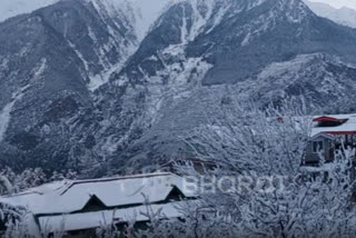 Himachal Police rescue 12 Maha tourists stuck in snow