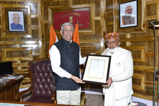 Governor honored Padmashree Vidyanand Saraik