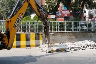 beginning-to-make-noida-red-light-free-u-turns-are-being-made-after-ending-the-intersection