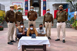 पुलिस की गिरफ्त में आरोपी