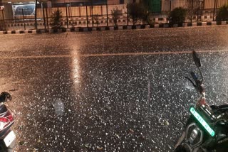 rain-with-hailstone-in-delhi-ncr