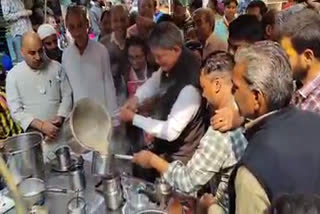 Harish Rawat made tea in Banaras