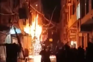 fire on electric pole in shakarpur