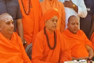 swamijis-visited-the-harshas-home