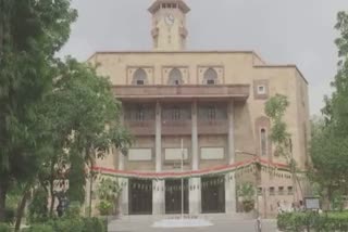 Gujarat University Exam 2022: ગુજરાત યુનિવર્સિટીમાં પરીક્ષા શરૂ થતા પહેલા વિદ્યાર્થીઓ પરેશાન