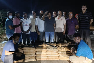 TWO ARRESTED WITH GANJA IN PALAKKAD  MAN ARRESTED WITH GANJA IN VALAYAR  വാളയാറിൽ 188 കിലോ കഞ്ചാവുമായി രണ്ട് പേർ പിടിയിൽ  90 ലക്ഷം രൂപയുടെ കഞ്ചാവുമായി രണ്ട് പേർ പിടിയിൽ  വാളയാറിൽ വൻ കഞ്ചാവ് വേട്ട  cannabis hunt in Valayar  TWO ARRESTED WITH CANNABIS IN PALAKKAD