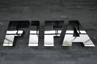 russia - ukraine conflict  FIFA announces sanctions against Russia  റഷ്യക്കെതിരെ ഉപരോധം പ്രഖ്യാപിച്ച് ഫിഫ  അന്താരാഷ്ട്ര മത്സരങ്ങൾ അനുദിക്കില്ല  റഷ്യ യുക്രൈന്‍  യുക്രൈന്‍ അധിനിവേശം