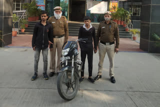 पुलिस की गिरफ्त में आए दो स्नैचर