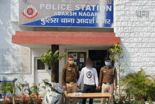 Adarsh Nagar police caught minor along with snatcher