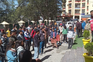 SFI protest outside VC office in Shimla