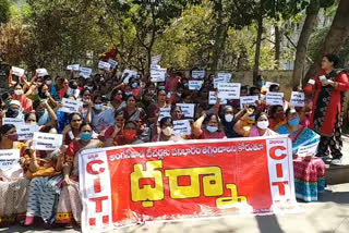 anganwadi teachers dharna