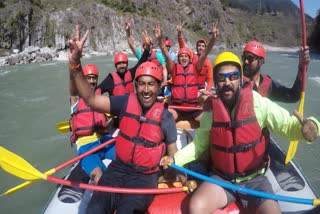 snow-trout-adventure-team-in-pithoragarh-trains-youth-in-rafting