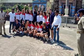 Hockey Team at ShriMandir: ପୁରୀରେ ସ୍ପେନିୟ ମହିଳା ଟିମ, ପତିତପାବନଙ୍କୁ କଲେ ଦର୍ଶନ