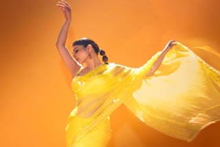 mouni roy in yellow saree  mouni roy latest picstures  mouni roy saree look  mouni roy latest pics  mouni roy latest news  mouni roy latest updates  84,000 രൂപയുടെ സാരിയണിഞ്ഞ് മൗനി റോയ്  ബോളിവുഡ് താരം മൗനി റോയിയുടെ വൈറല്‍ ഫോട്ടോസ്  'ഡാൻസ് ഇന്ത്യ ഡാൻസ് ലിറ്റിൽ മാസ്റ്റേഴ്‌സ്' ടി.വി റിയാലിറ്റി ഷോ  എയ്‌സ് ഡിസൈനഴ്സിലെ ഡിസൈനര്‍ നീത ലുല്ല  മൗനി റോയ് സാരി ചിത്രങ്ങള്‍  മൗനി റോയ് സിനിമകള്‍  mouni roy films