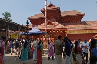 devotees flock to the temples on the day of Maha Shivaratri  ഇന്ന് മഹാശിവരാത്രി  Maha Shivaratri celebration kozhikode  കോഴിക്കോട് ക്ഷേത്രം മഹാശിവരാത്രി ആഘോഷം  കോഴിക്കോട് ക്ഷേത്രങ്ങളിൽ വൻ ഭക്തജന പ്രവാഹം