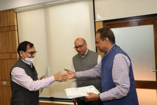 Agreement between DMRC and CPWD regarding Metro Loop Project