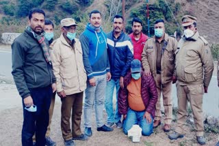 smuggler arrested with bear bile in Pithoragarh