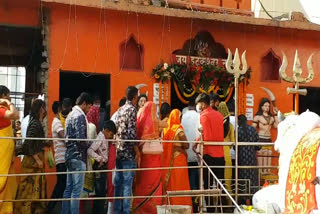 Devotees offer prayers at Mahadev Ghat in Raipur