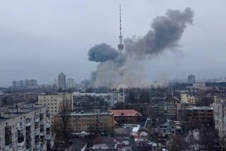 Russia attack Ukrain  Russia Ukraine War  Russia Ukraine News  Russia Ukraine Crisis News  Russia Ukraine Conflict  Russia Ukraine War Crisis  russia declares war on ukraine  Russia Ukraine live news  russian forces escalate attacks  ukraine civilian areas attacked  റഷ്യ യുക്രൈന്‍ യുദ്ധം  റഷ്യ യുക്രൈന്‍ സംഘര്‍ഷം  രഷ്യ യുക്രൈന്‍ ആക്രമണം  യുക്രൈന്‍ ടെലിവിഷന്‍ ടവര്‍ തകർത്തു  കീവ് റഷ്യ ആക്രമണം  കീവ് റഷ്യ വളഞ്ഞു  യുക്രൈന്‍ ഫ്രീഡം സ്‌ക്വയർ ആക്രമണം