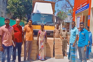 Prohibition Enforcement Division  Central Intelligence Agency  liquore bottel seized  liquore bottel seized by Prohibition Enforcement Division  liquore bottel seized in sirkazhi  Female liquor dealer arrested in mayiladuthurai  Female liquor dealer arrested  லாரியில் கடத்தப்பட்ட மது பாட்டில்கள்  மது பாட்டில்கள் கடத்தல்  சீர்காழியில் லாரியில் கடத்தப்பட்ட மது பாட்டில்கள்  பெண் சாராய வியாபாரி கைது  சீர்காழியில் பெண் சாராய வியாபாரி கைது