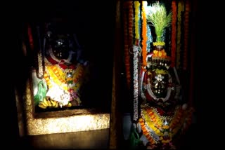 sun-rays-touches-shiva-linga-in-historic-someshwara-temple