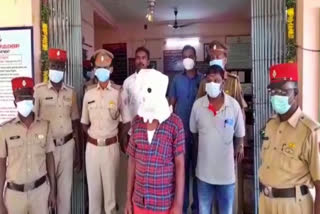 Police arrested a youth in Pondicherry  youth arrested or selling cannabis  cannabis selling  cannabis  cannabis seized in puducherry  கஞ்சா பறிமுதல்  புதுச்சேரியில் கஞ்சா பறிமுதல்  கஞ்சா விற்ற இளைஞர் கைது  புதுச்சேரியில் இளைஞர் கைது