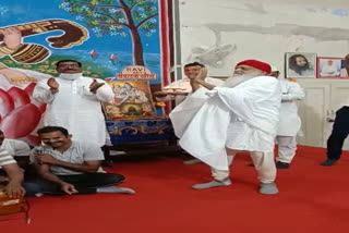 Asaram Seen Dancing On Bhajans