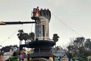 41 feet Rajalingam  thiruvallur 41 feet Rajalingam  Maha Shivaratri  Maha Shivaratri pooja  Maha Shivaratri celebration at thiruvallur  41 அடி ராஜலிங்கம்  திருவள்ளூர் 41 அடி ராஜலிங்கம்  மகா சிவராத்திரி  மகா சிவராத்திரி சறப்பு பூஜைகள்