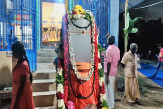 five feet panilingam  mayiladuthurai five feet panilingam  maha shivarathri  maha shivarathri celebration in mayiladuthurai  ஐந்தடி உயரத்தில் பனிலிங்கம்  மகா சிவராத்திரி  மகா சிவராத்திரி சிறப்பு வழிபாடு  மயிலாடுதுறையில் ஐந்தடி உயரத்தில் பனிலிங்கம்  சப்தமாதா பிடாரி அம்மன் கோயில்  சப்தமாதா பிடாரி அம்மன் கோயிலில் மகா சிவராத்திரி கொண்டாட்டம்