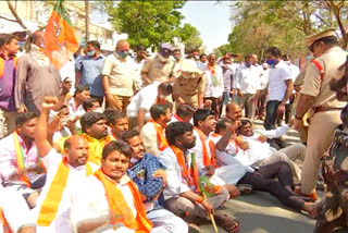 bjp leaders stormed the SP office at mahabubnagar