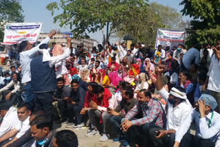 جے پور میں نرسنگ ملازمین کا احتجاج