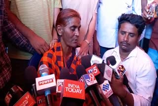 The education system of the our country took my son's life says Naveen's mother is Vijayalakshmi  deceased Naveens mother Vijayalakshmi against indian education system  രാജ്യത്തെ വിദ്യാഭ്യാസ സമ്പ്രദായത്തിനെതിരെ നവീന്‍റെ അമ്മ  യുക്രൈനില്‍ കൊല്ലപ്പെട്ട മെഡിക്കൽ വിദ്യാർഥി നവീൻ ശേഖർഗൗഡ  Naveen Sekhar Gowda a medical student killed in Ukraine  യുക്രൈനില്‍ കൊല്ലപ്പെട്ട നവീന്‍റെ അമ്മ വിജയലക്ഷ്‌മി  യുക്രൈനില്‍ മരിച്ച ഇന്ത്യൻ വിദ്യാർഥി  ഇന്ത്യൻ വിദ്യാഭ്യാസ സമ്പ്രദായത്തിനെതിരെ നവീന്‍റെ അമ്മ  ukraine russia war  ukraine russia conflict  യുക്രൈൻ റഷ്യ യുദ്ധം  യുക്രൈനിഞ കുടുങ്ങിയ ഇന്ത്യൻ വിദ്യാർഥികൾ