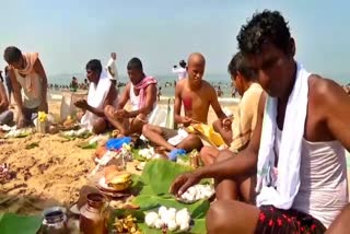 devotees-celebrate-bathing-in-the-sea-at-karawara