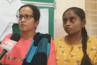 ಉಕ್ರೇನ್​​​ನಲ್ಲಿ ಭಾರತೀಯ ವಿದ್ಯಾರ್ಥಿಗಳಿಗೆ ಟ್ರೈನ್ ಹತ್ತಲು ಬಿಡುತ್ತಿಲ್ಲ